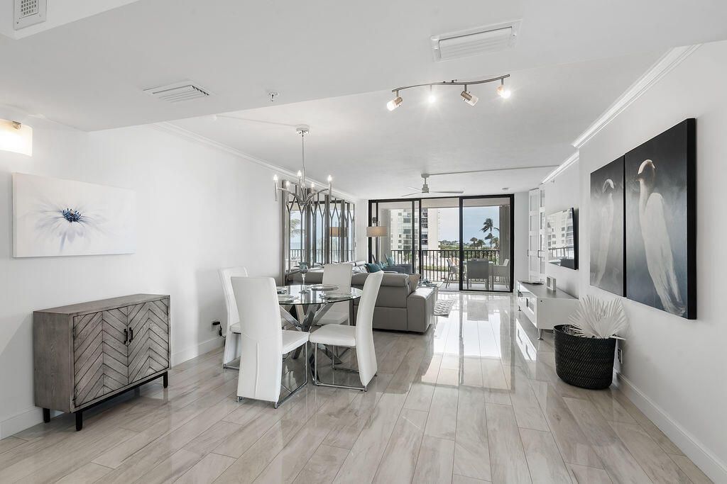 For Sale: $929,000 (2 beds, 2 baths, 1270 Square Feet)