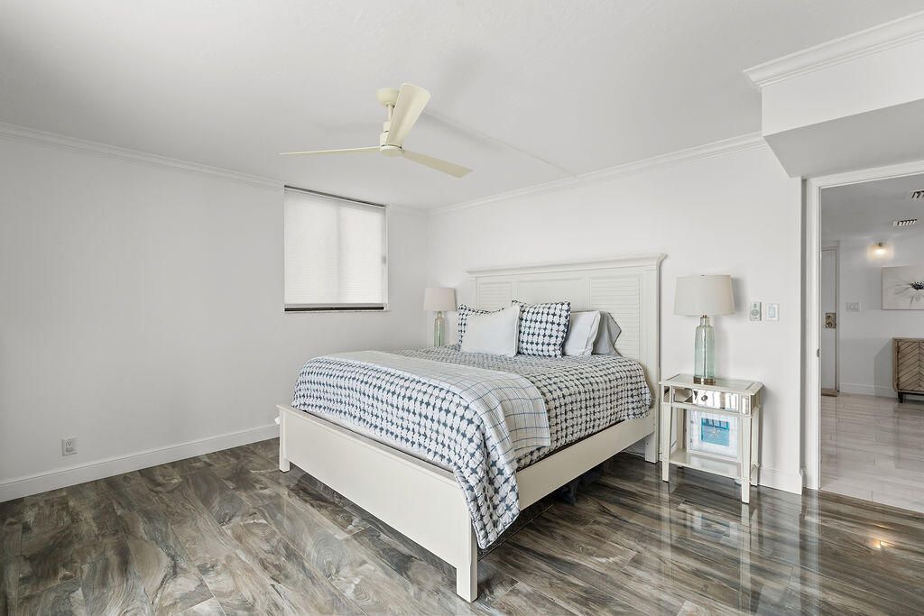 For Sale: $929,000 (2 beds, 2 baths, 1270 Square Feet)