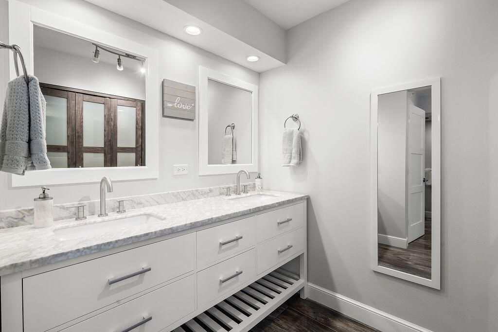 For Sale: $929,000 (2 beds, 2 baths, 1270 Square Feet)