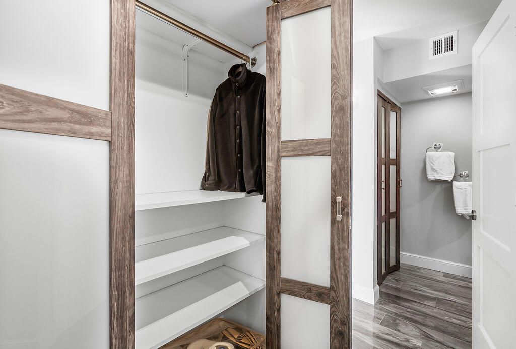 For Sale: $929,000 (2 beds, 2 baths, 1270 Square Feet)