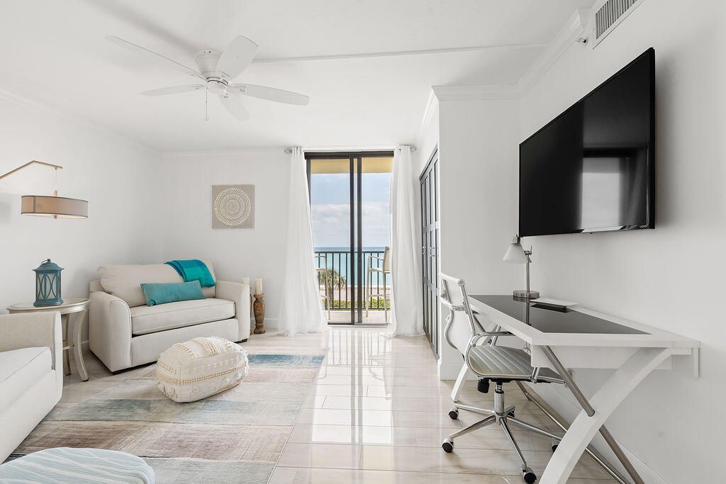 For Sale: $929,000 (2 beds, 2 baths, 1270 Square Feet)