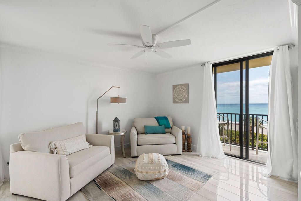 For Sale: $929,000 (2 beds, 2 baths, 1270 Square Feet)