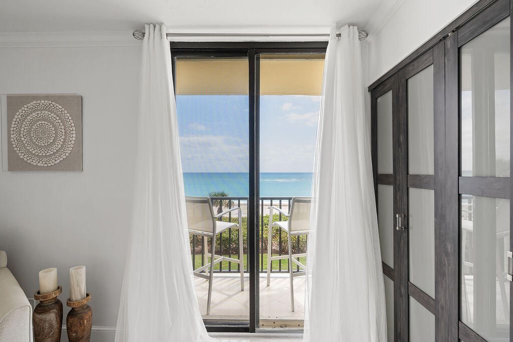 For Sale: $929,000 (2 beds, 2 baths, 1270 Square Feet)