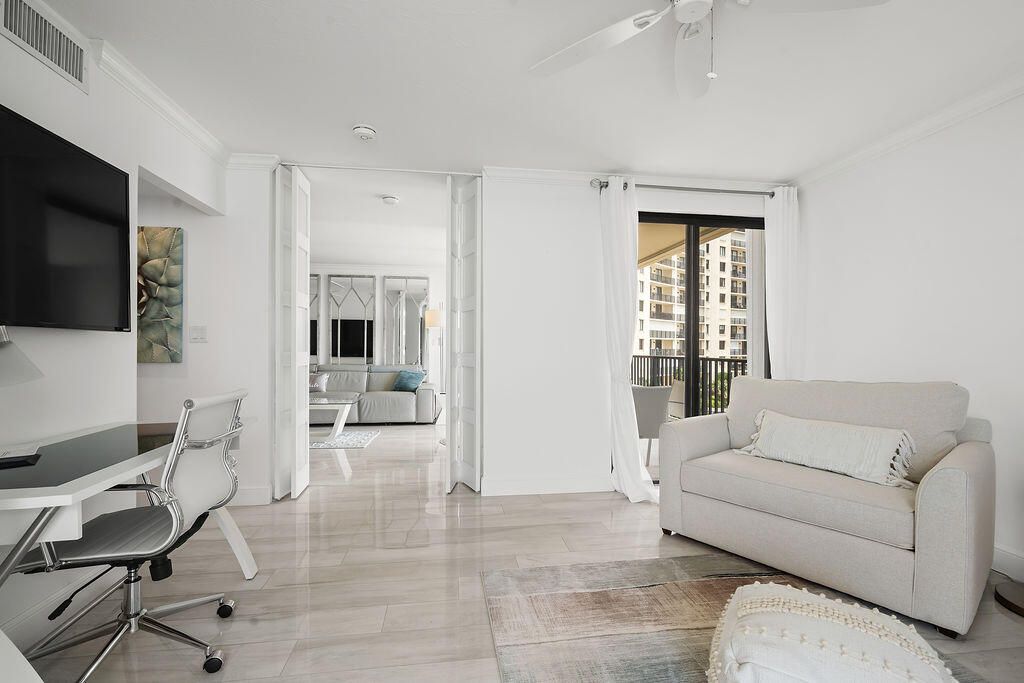 For Sale: $929,000 (2 beds, 2 baths, 1270 Square Feet)