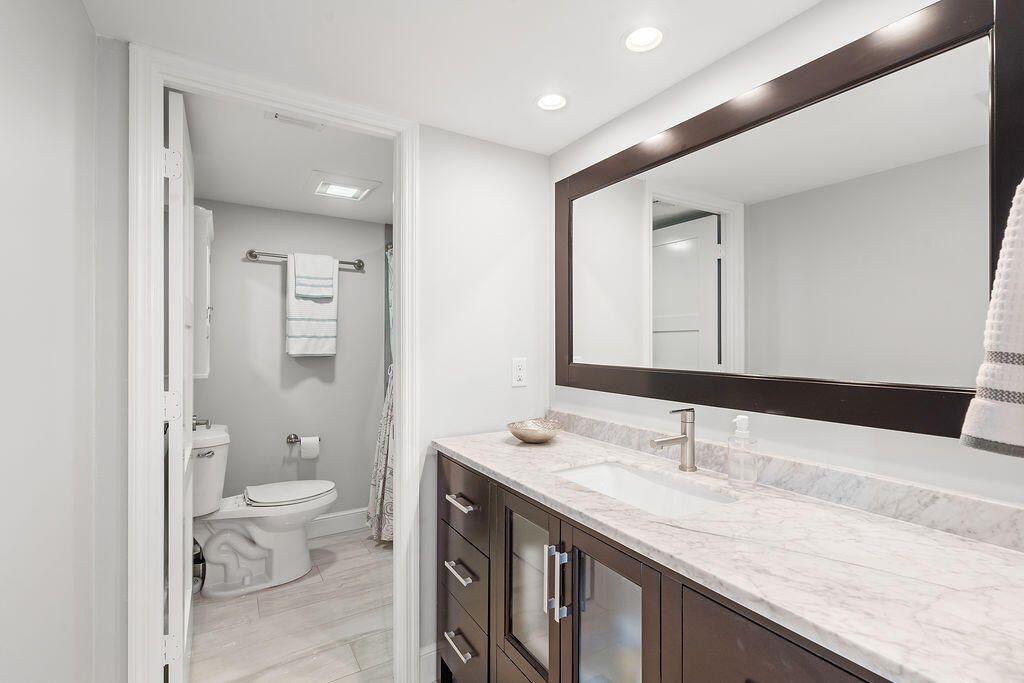 For Sale: $929,000 (2 beds, 2 baths, 1270 Square Feet)