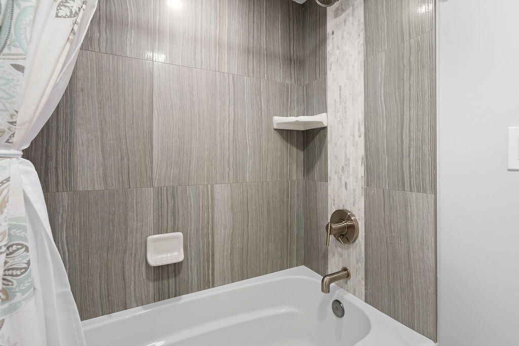 For Sale: $929,000 (2 beds, 2 baths, 1270 Square Feet)