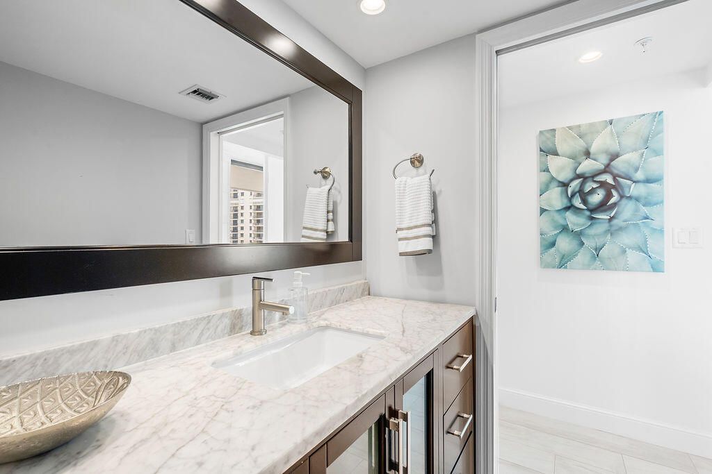 For Sale: $929,000 (2 beds, 2 baths, 1270 Square Feet)