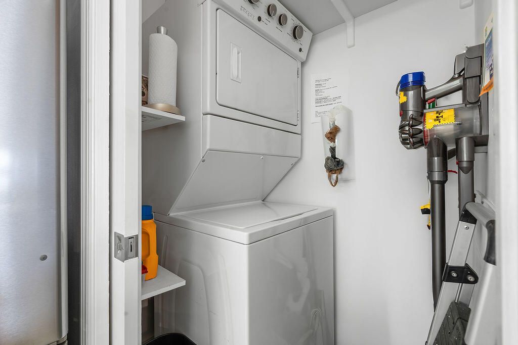 For Sale: $929,000 (2 beds, 2 baths, 1270 Square Feet)