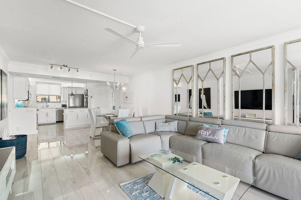 For Sale: $929,000 (2 beds, 2 baths, 1270 Square Feet)