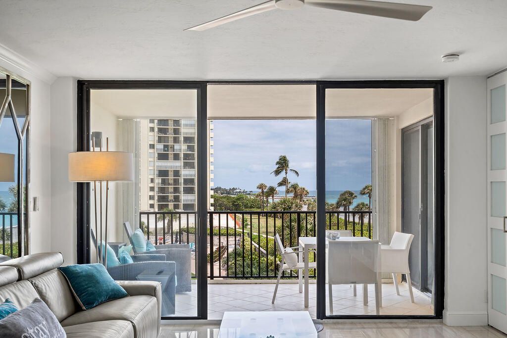 For Sale: $929,000 (2 beds, 2 baths, 1270 Square Feet)