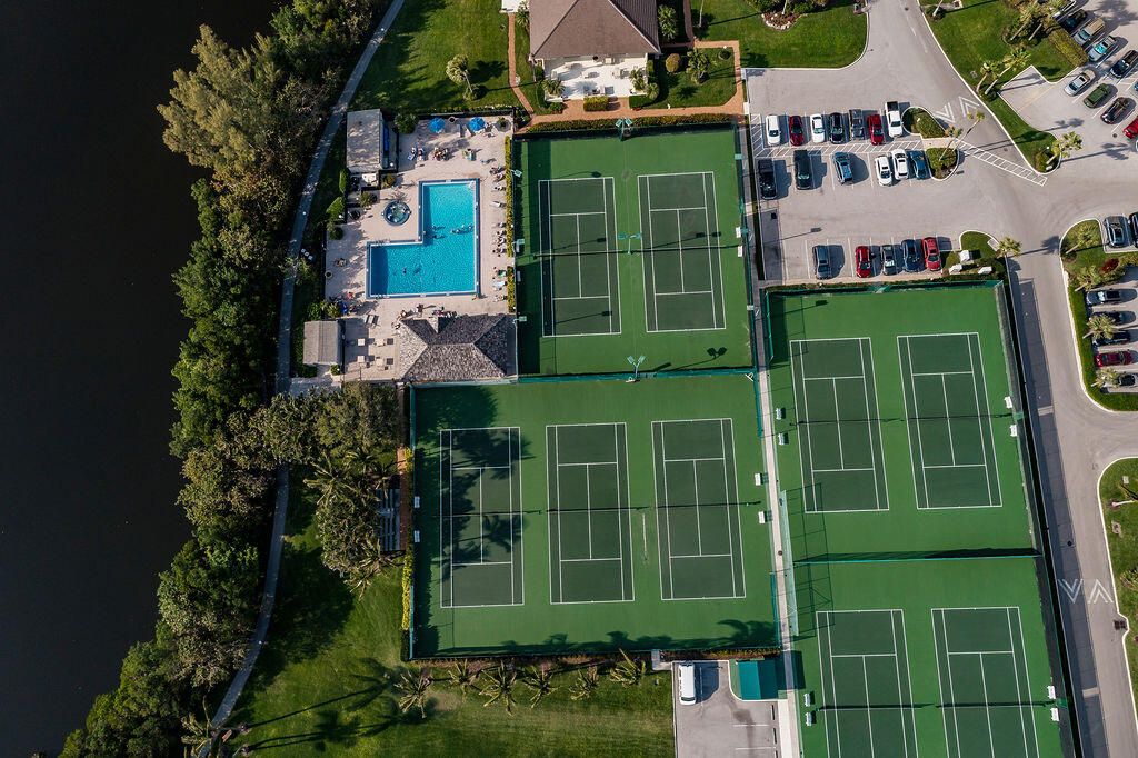 For Sale: $929,000 (2 beds, 2 baths, 1270 Square Feet)