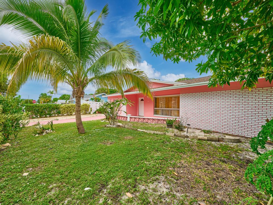 For Sale: $470,000 (4 beds, 2 baths, 2105 Square Feet)