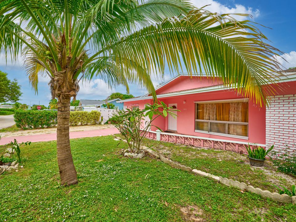 For Sale: $470,000 (4 beds, 2 baths, 2105 Square Feet)