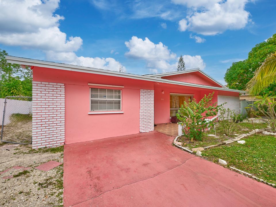 For Sale: $470,000 (4 beds, 2 baths, 2105 Square Feet)