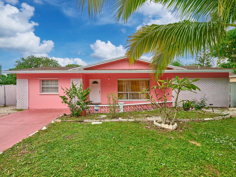 For Sale: $470,000 (4 beds, 2 baths, 2105 Square Feet)