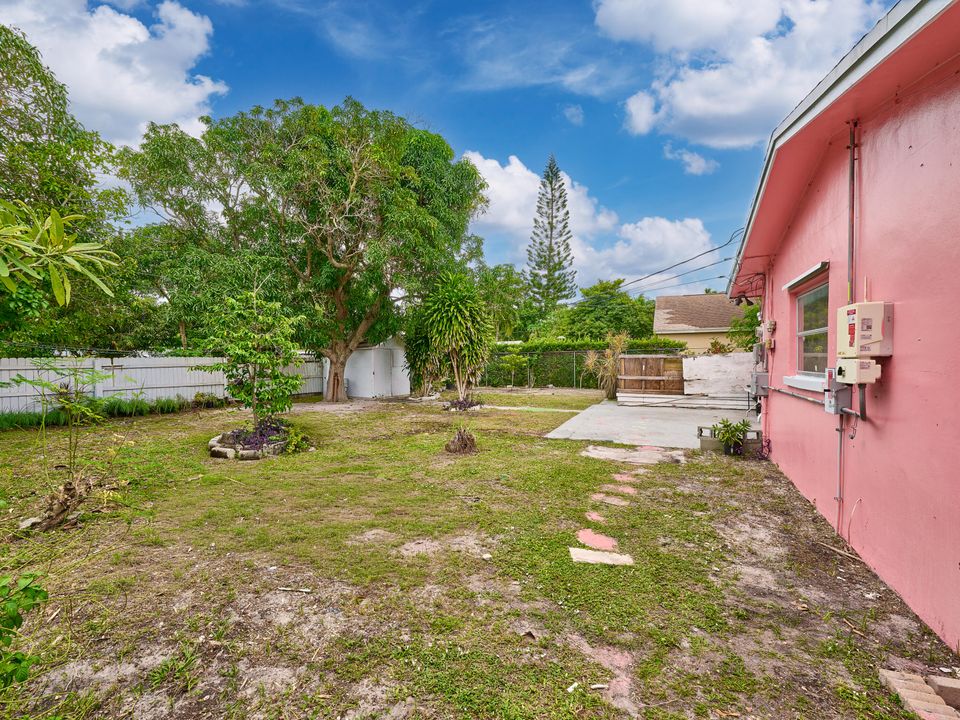 For Sale: $470,000 (4 beds, 2 baths, 2105 Square Feet)