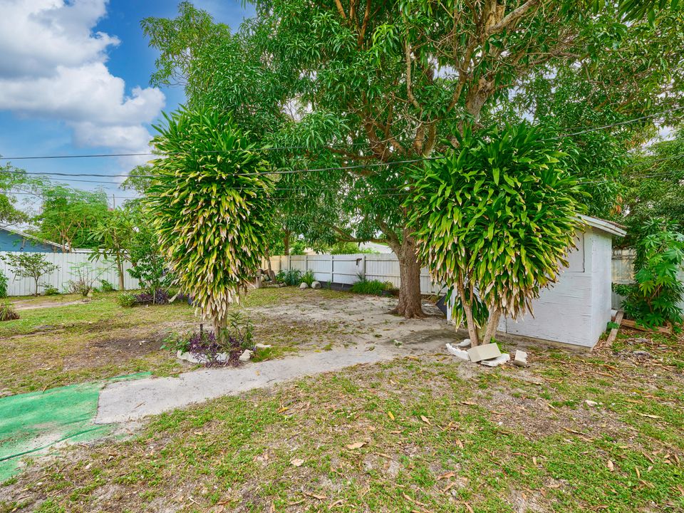 For Sale: $470,000 (4 beds, 2 baths, 2105 Square Feet)