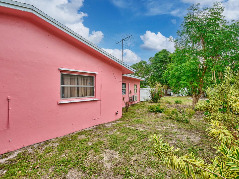 For Sale: $470,000 (4 beds, 2 baths, 2105 Square Feet)