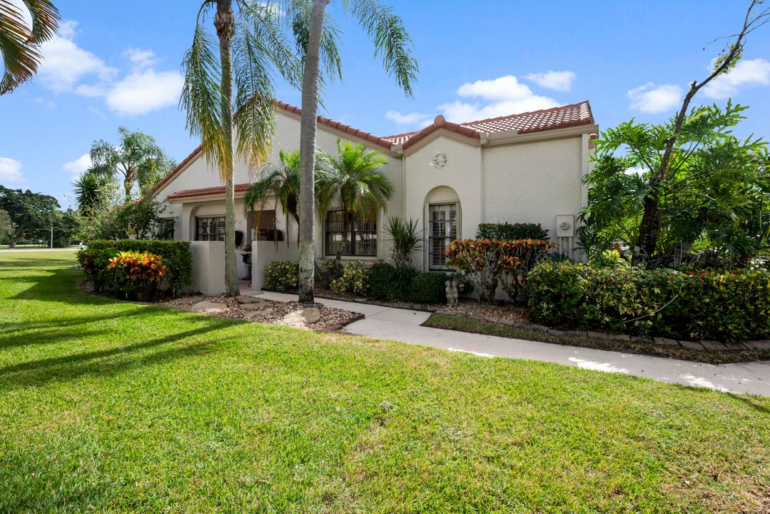 Active With Contract: $335,000 (3 beds, 2 baths, 1486 Square Feet)