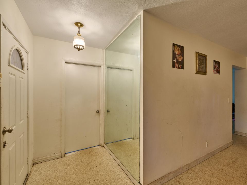 For Sale: $470,000 (4 beds, 2 baths, 2105 Square Feet)