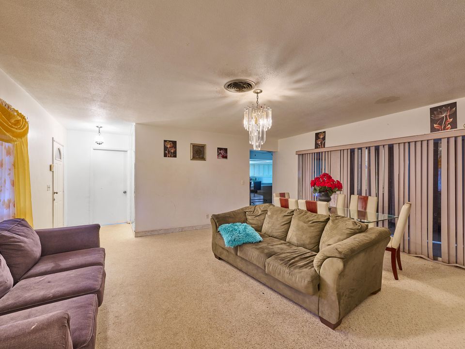 For Sale: $470,000 (4 beds, 2 baths, 2105 Square Feet)