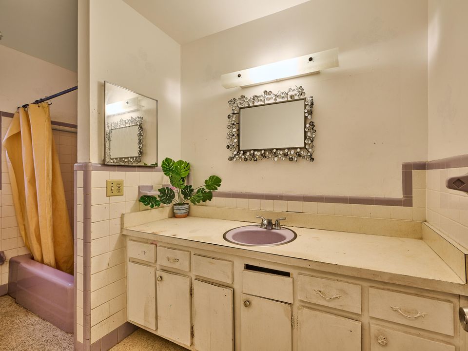 For Sale: $470,000 (4 beds, 2 baths, 2105 Square Feet)