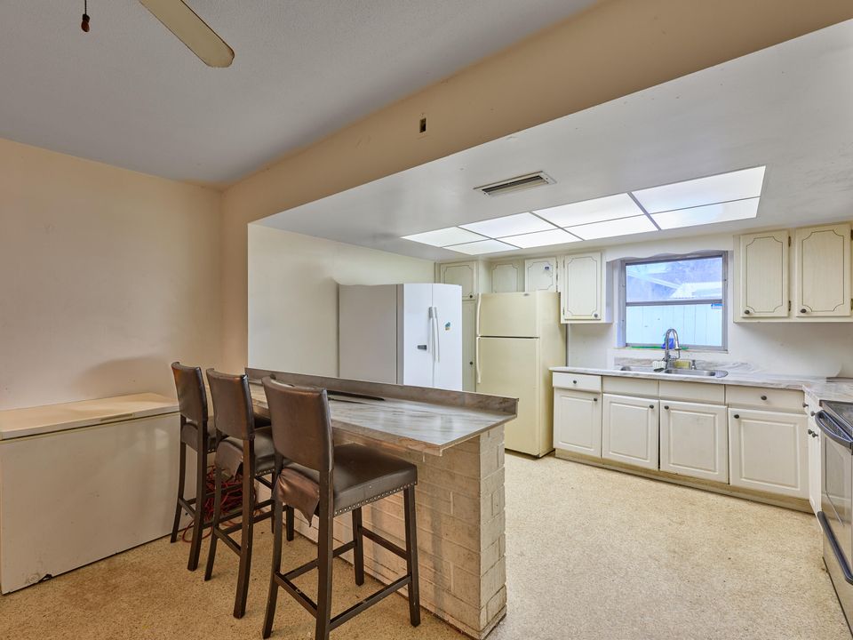 For Sale: $470,000 (4 beds, 2 baths, 2105 Square Feet)