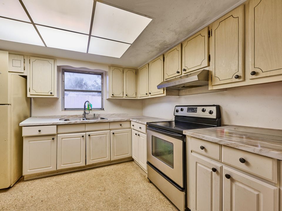 For Sale: $470,000 (4 beds, 2 baths, 2105 Square Feet)