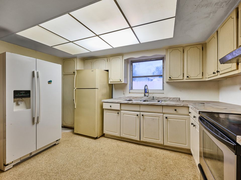 For Sale: $470,000 (4 beds, 2 baths, 2105 Square Feet)