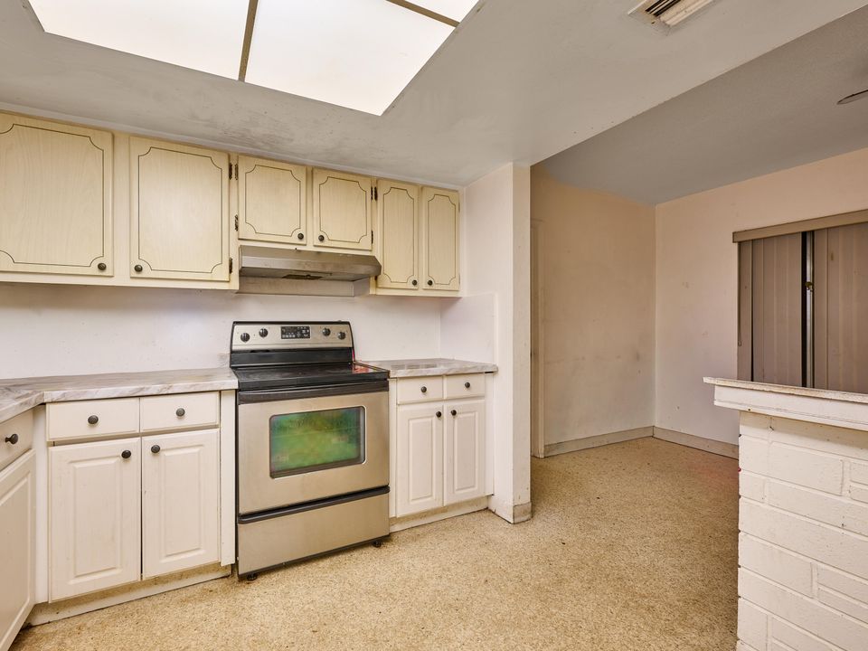 For Sale: $470,000 (4 beds, 2 baths, 2105 Square Feet)