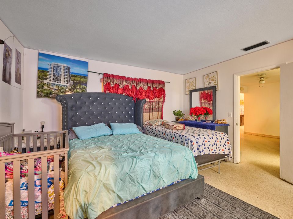 For Sale: $470,000 (4 beds, 2 baths, 2105 Square Feet)