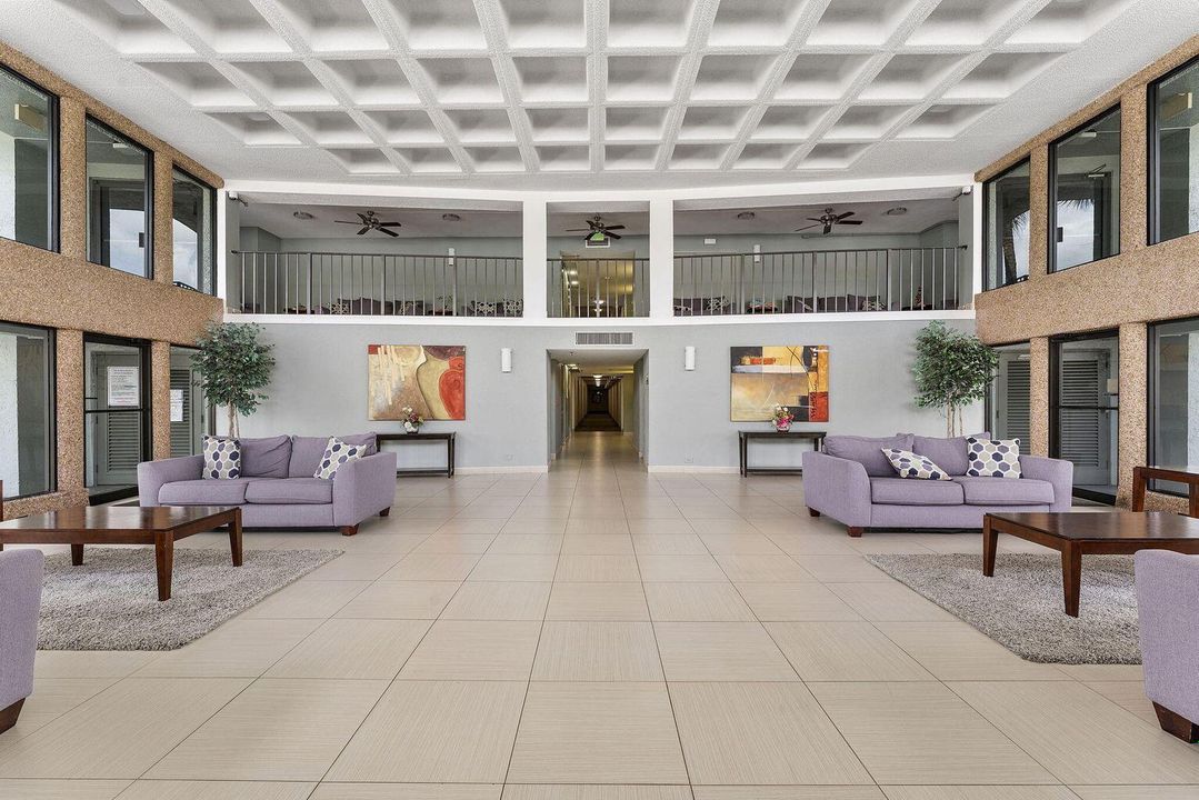 合同活跃: $1,725 (1 贝兹, 1 浴室, 741 平方英尺)