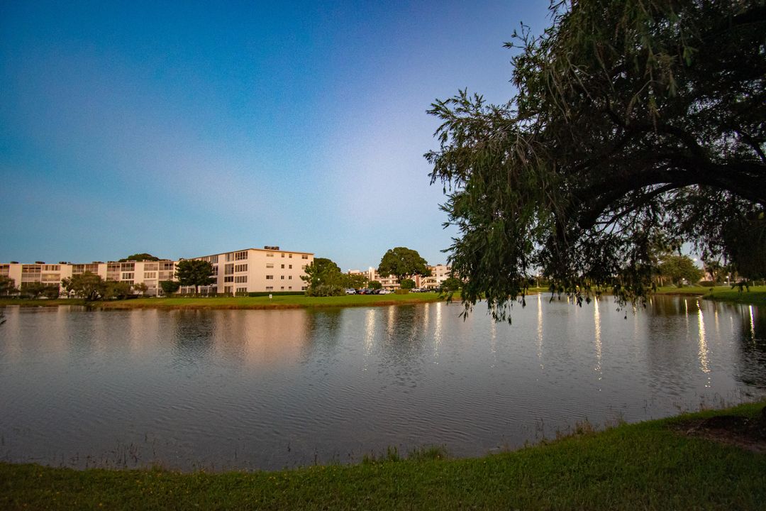 待售: $118,000 (2 贝兹, 1 浴室, 861 平方英尺)