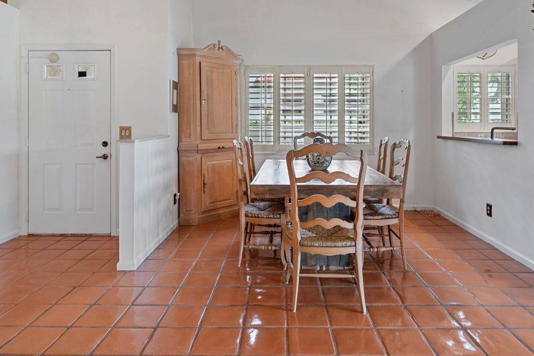 Active With Contract: $335,000 (3 beds, 2 baths, 1486 Square Feet)