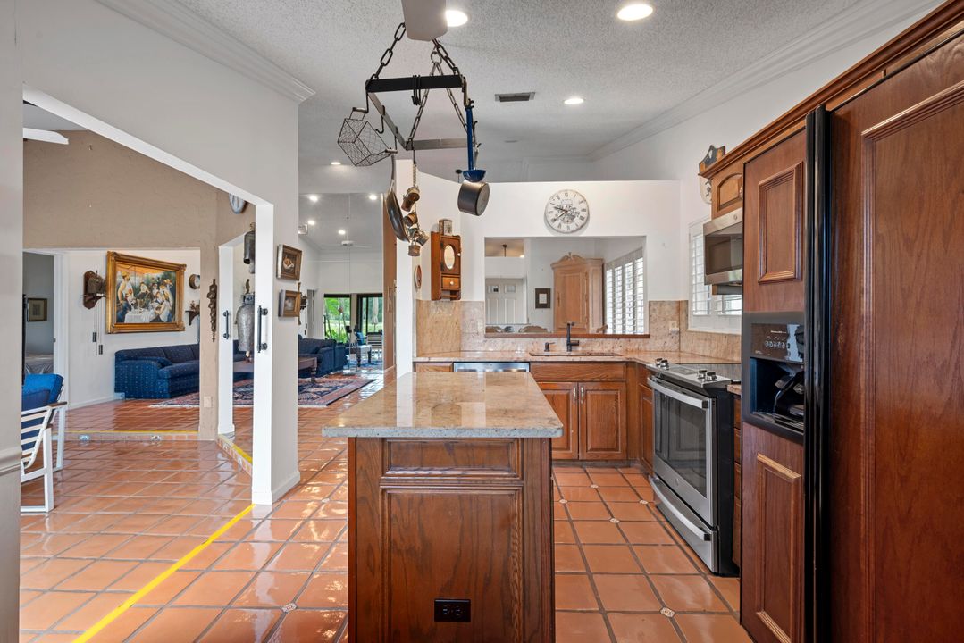 Active With Contract: $335,000 (3 beds, 2 baths, 1486 Square Feet)