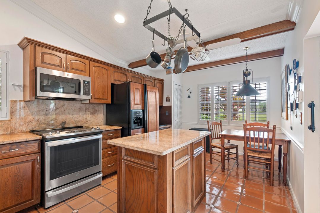 Active With Contract: $335,000 (3 beds, 2 baths, 1486 Square Feet)