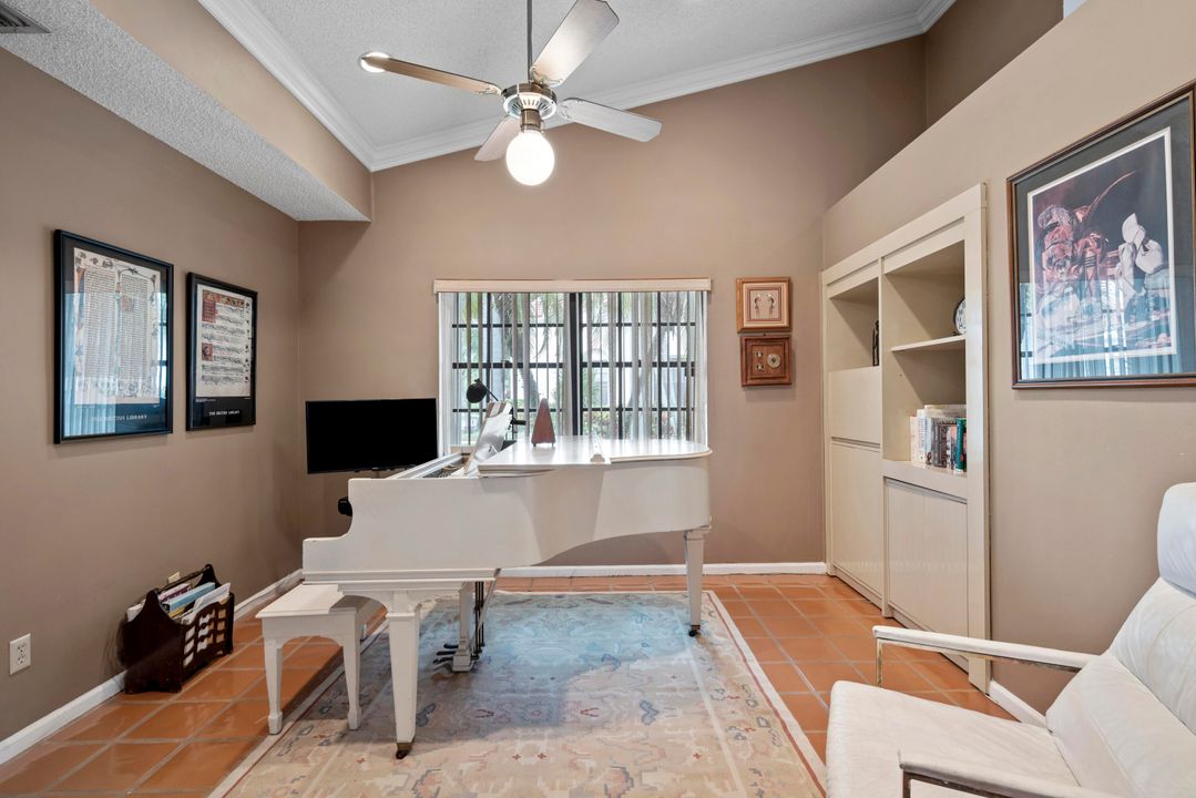 Active With Contract: $335,000 (3 beds, 2 baths, 1486 Square Feet)