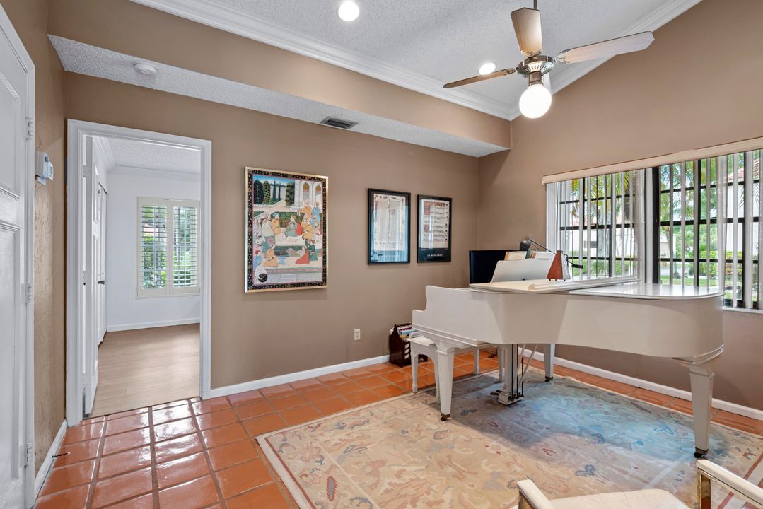 Active With Contract: $335,000 (3 beds, 2 baths, 1486 Square Feet)