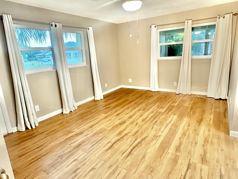 For Sale: $242,000 (2 beds, 2 baths, 1248 Square Feet)