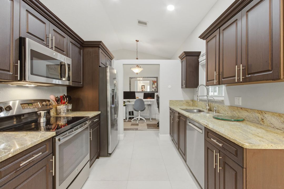 На продажу: $680,000 (3 спален, 2 ванн, 1654 Квадратных фут)