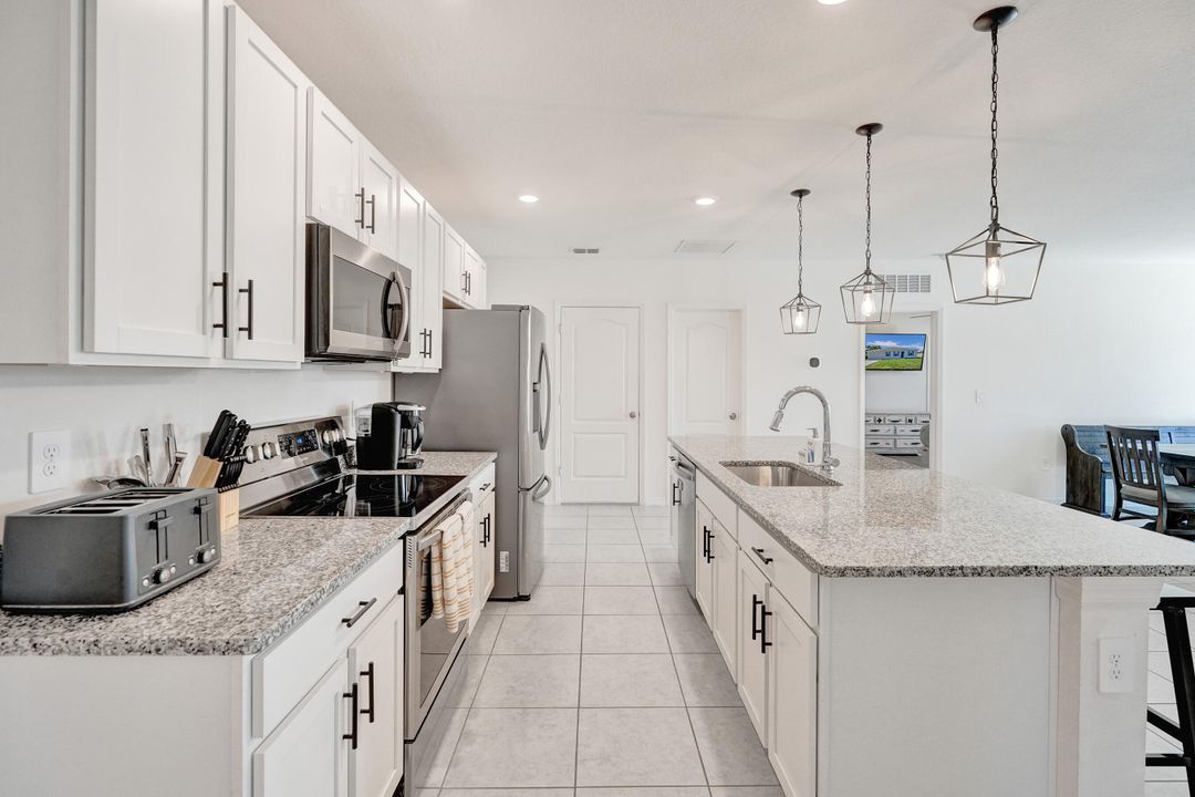 For Sale: $455,000 (4 beds, 2 baths, 2059 Square Feet)