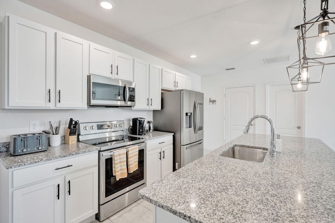 For Sale: $455,000 (4 beds, 2 baths, 2059 Square Feet)