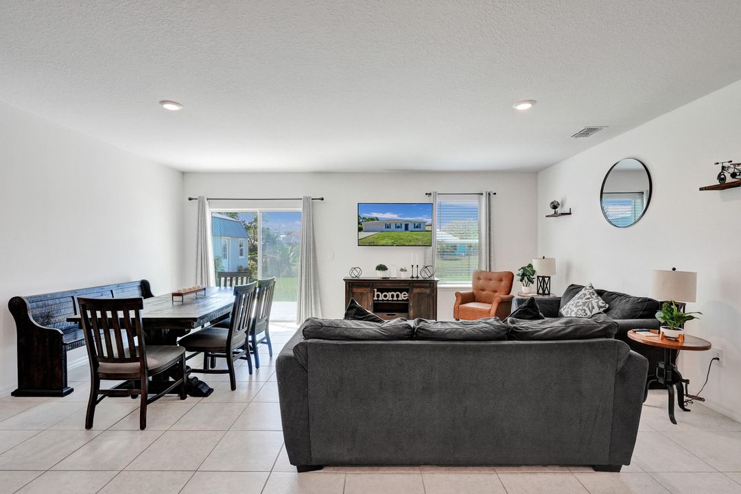 For Sale: $455,000 (4 beds, 2 baths, 2059 Square Feet)