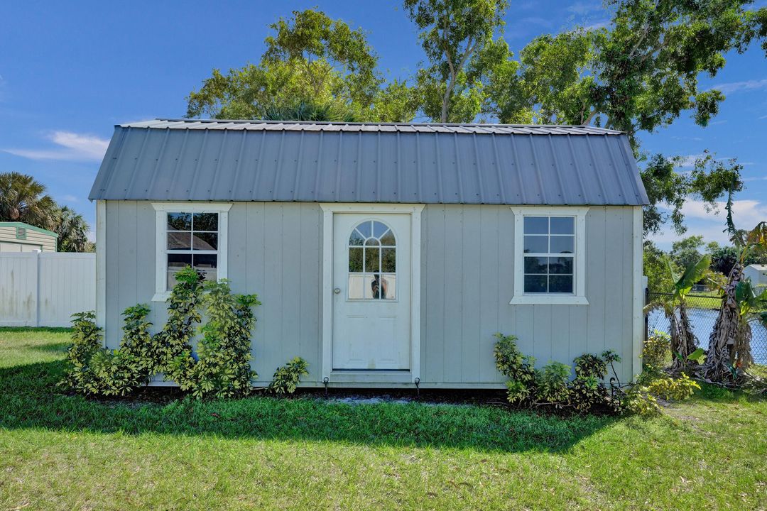 For Sale: $455,000 (4 beds, 2 baths, 2059 Square Feet)