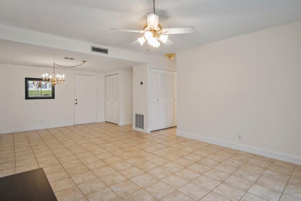 出租: $1,750 (2 贝兹, 2 浴室, 888 平方英尺)