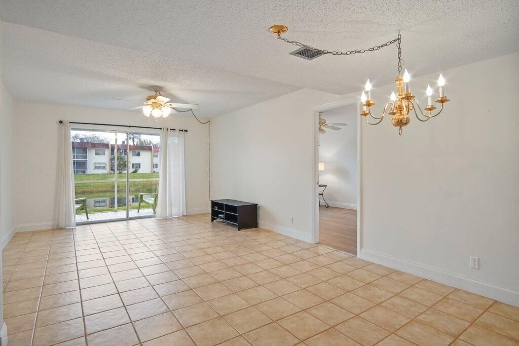 出租: $1,750 (2 贝兹, 2 浴室, 888 平方英尺)