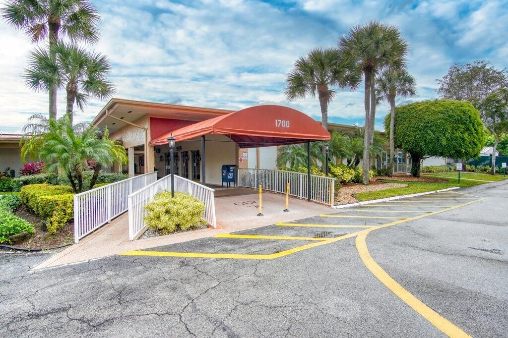 出租: $1,750 (2 贝兹, 2 浴室, 888 平方英尺)