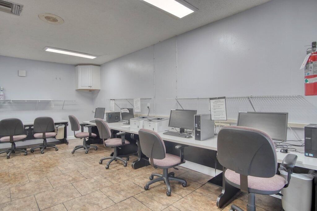 出租: $1,750 (2 贝兹, 2 浴室, 888 平方英尺)