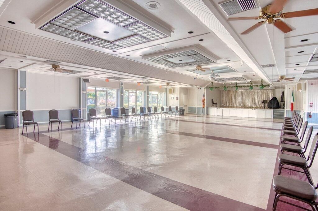 出租: $1,750 (2 贝兹, 2 浴室, 888 平方英尺)