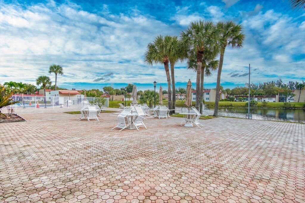 出租: $1,750 (2 贝兹, 2 浴室, 888 平方英尺)